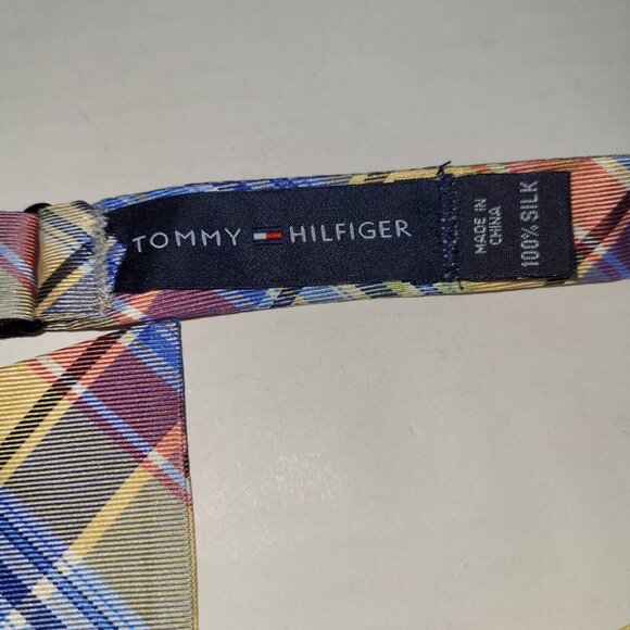 Tommy Hilfiger Bowtie Men Adjustable Size 13 3/4-18" Silk Plaid Preppy - Picture 3 of 8